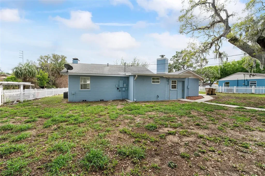 111 E Charlotte Avenue Eustis FL 32726
