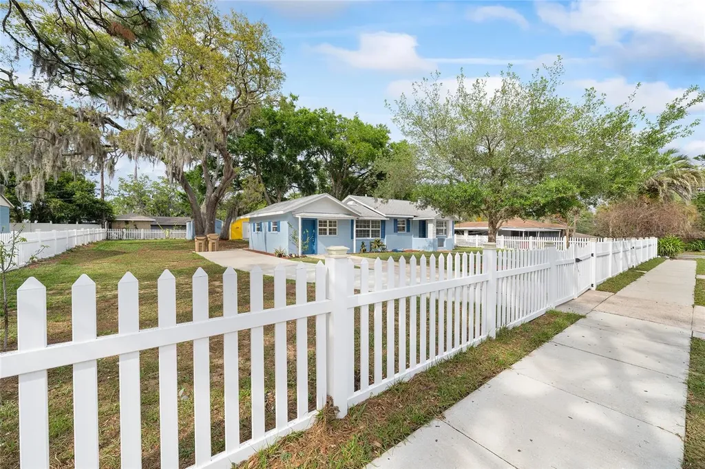 111 E Charlotte Avenue Eustis FL 32726