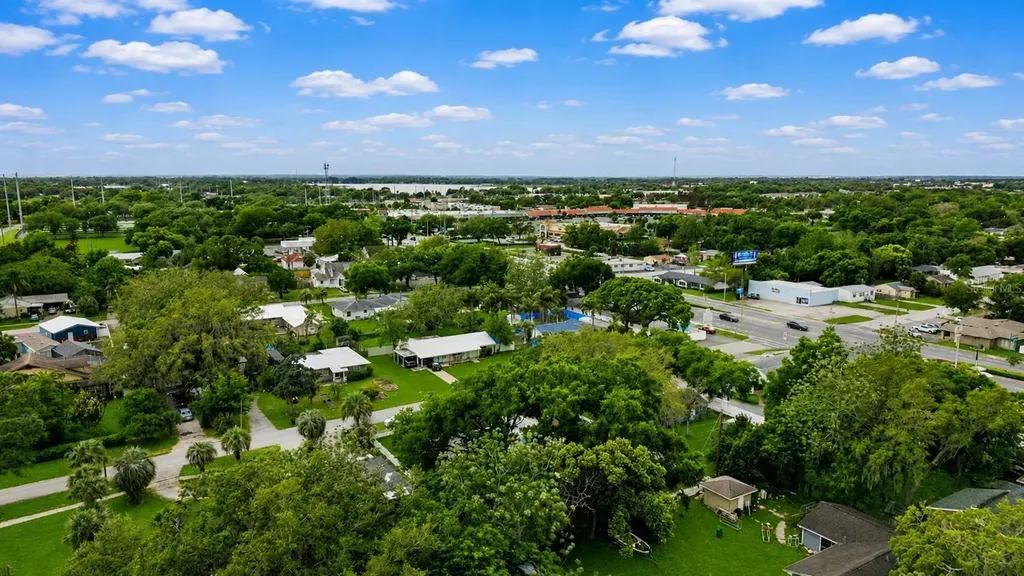 111 E Charlotte Avenue Eustis FL 32726