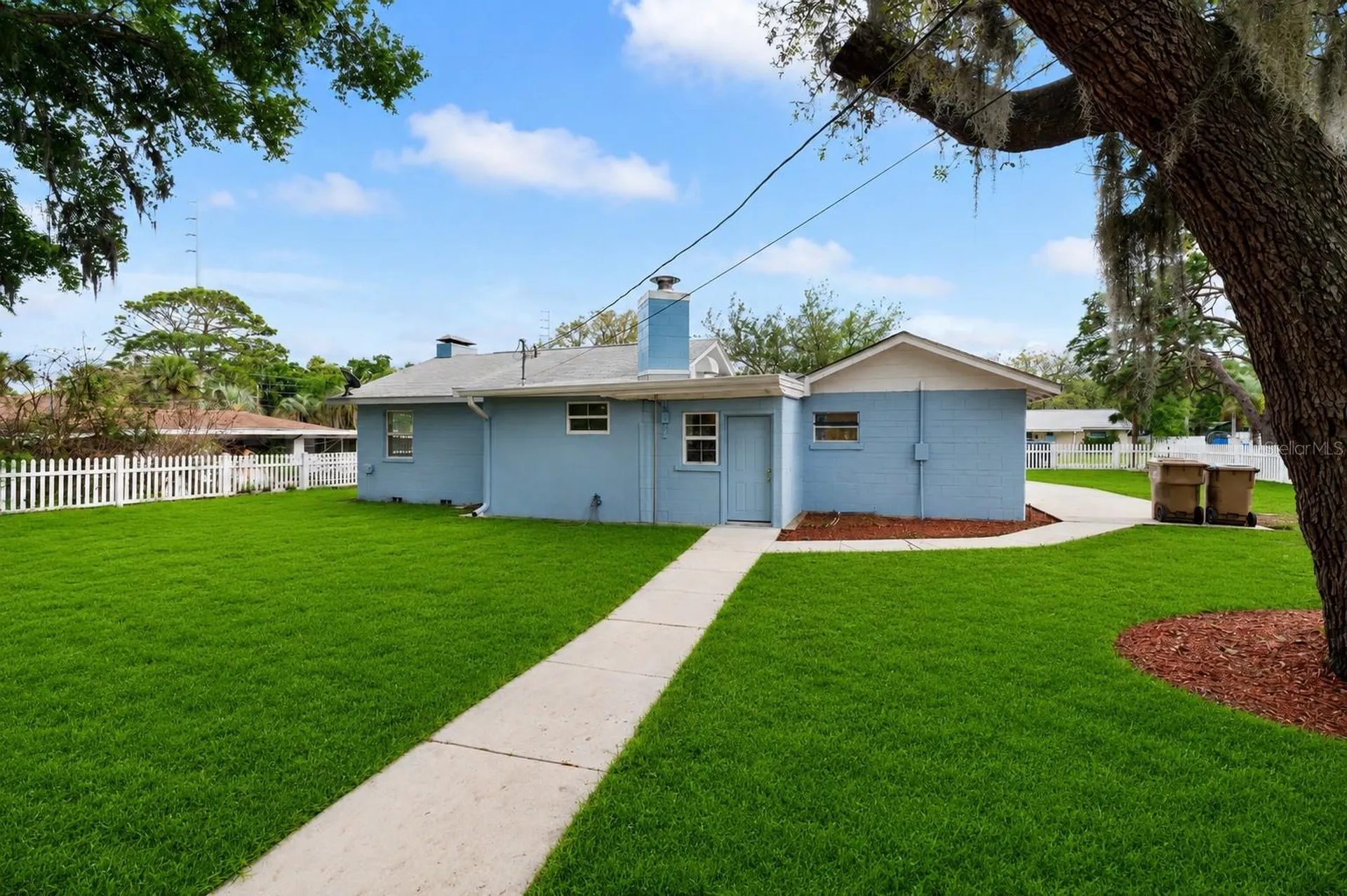 111 E Charlotte Avenue Eustis FL 32726