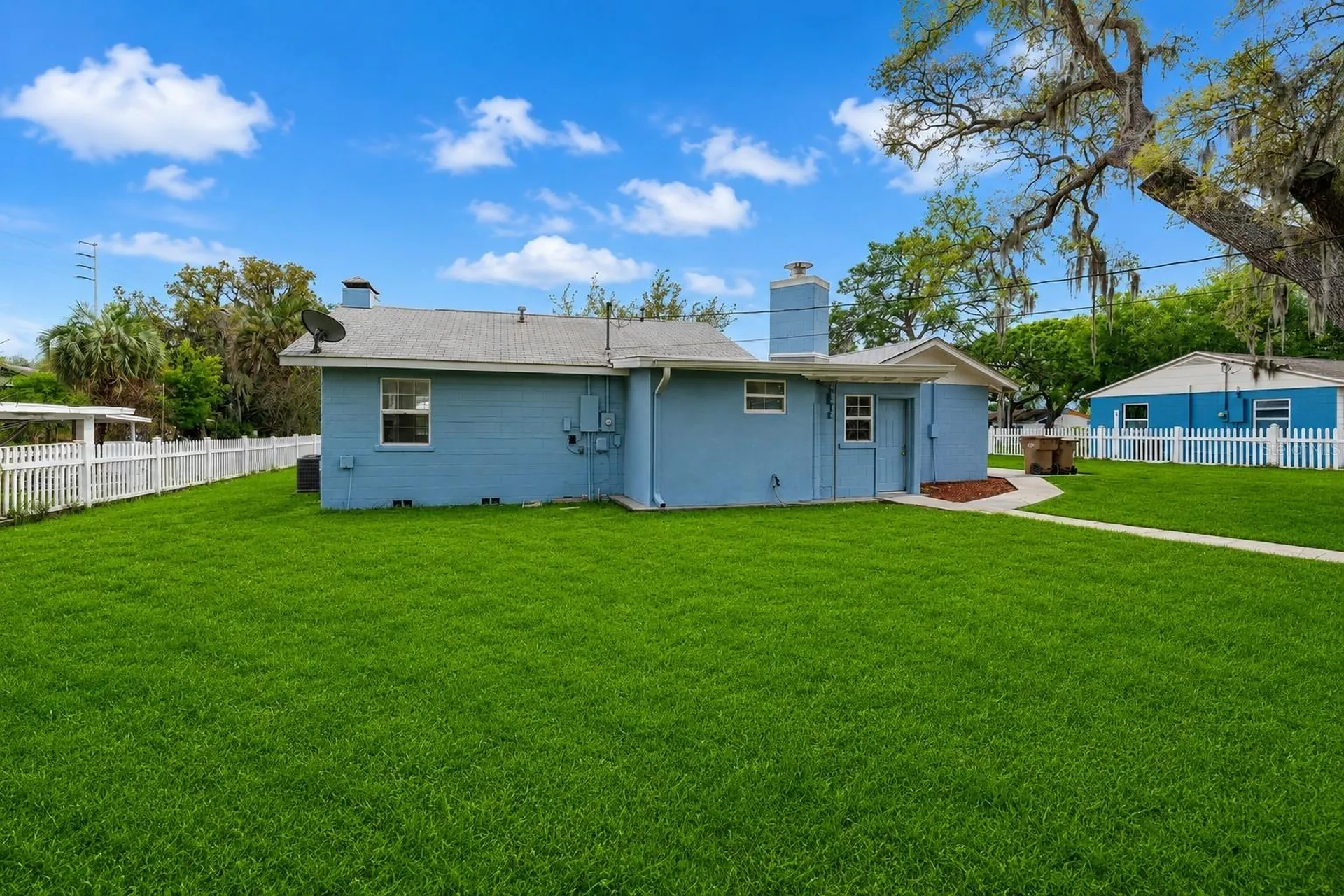 111 E Charlotte Avenue Eustis FL 32726