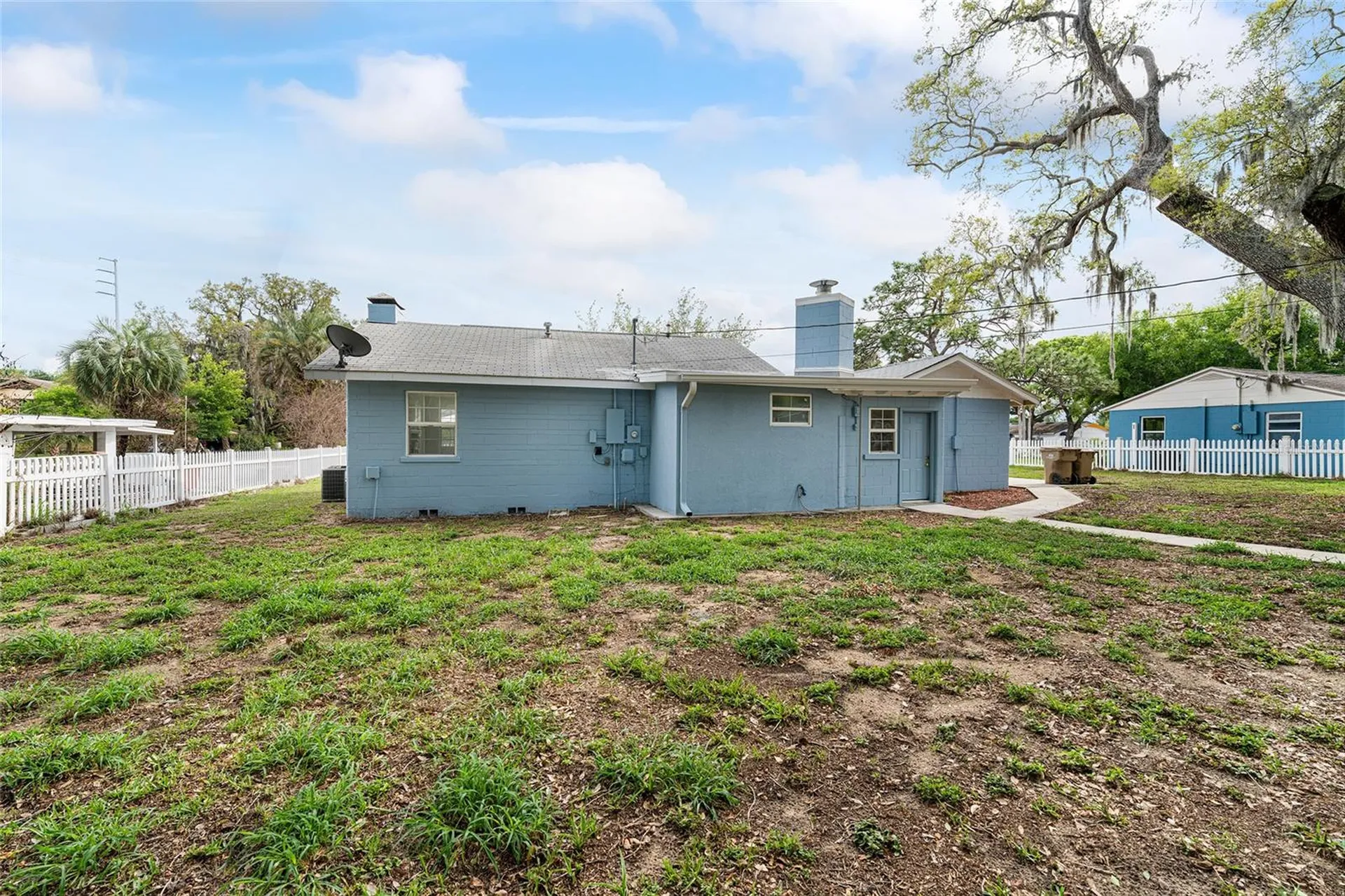 111 E Charlotte Avenue Eustis FL 32726