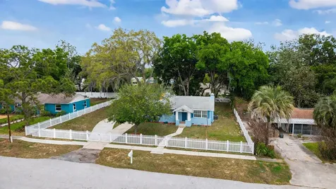 111 E Charlotte Avenue Eustis FL 32726