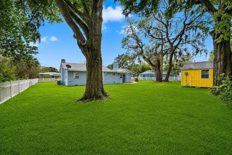 111 E Charlotte Avenue Eustis FL 32726