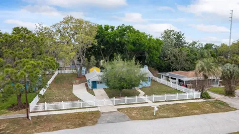 111 E Charlotte Avenue Eustis FL 32726