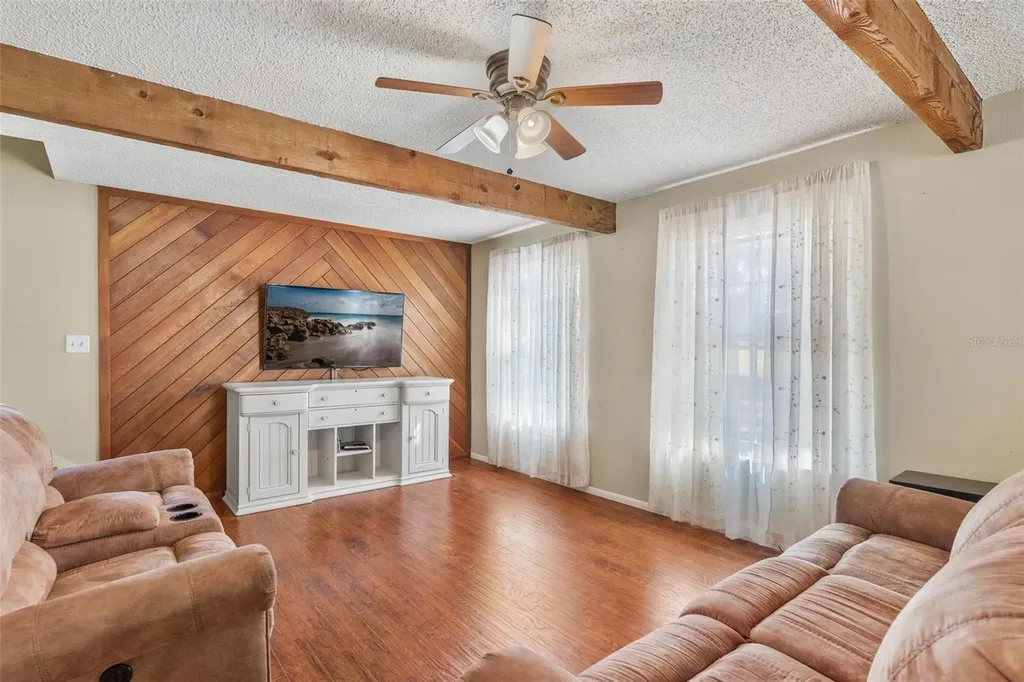 2917 Lake Griffin Road Lady Lake FL 32159