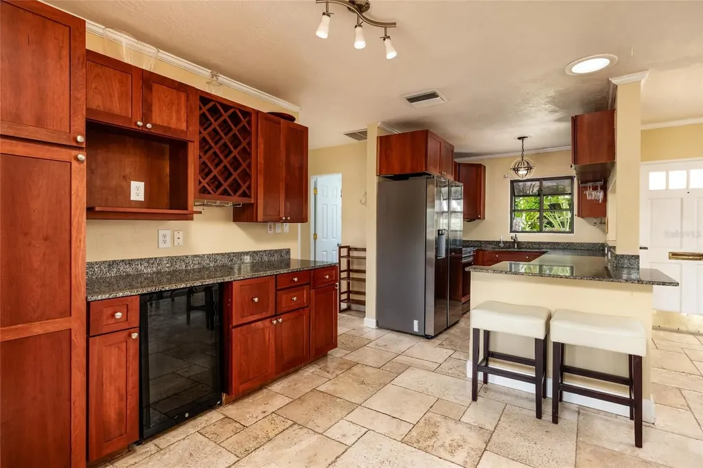 9665 2nd Street N St Petersburg FL 33702