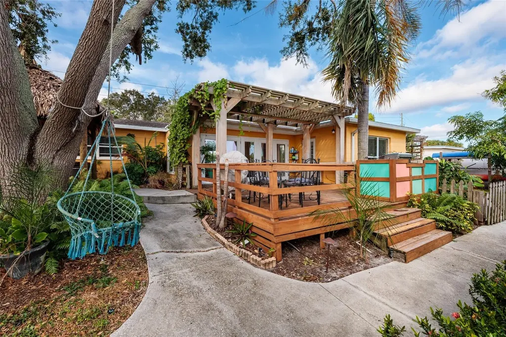 9665 2nd Street N St Petersburg FL 33702