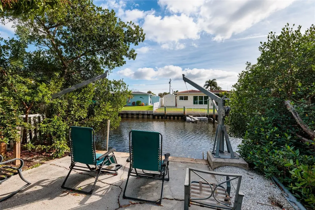 9665 2nd Street N St Petersburg FL 33702