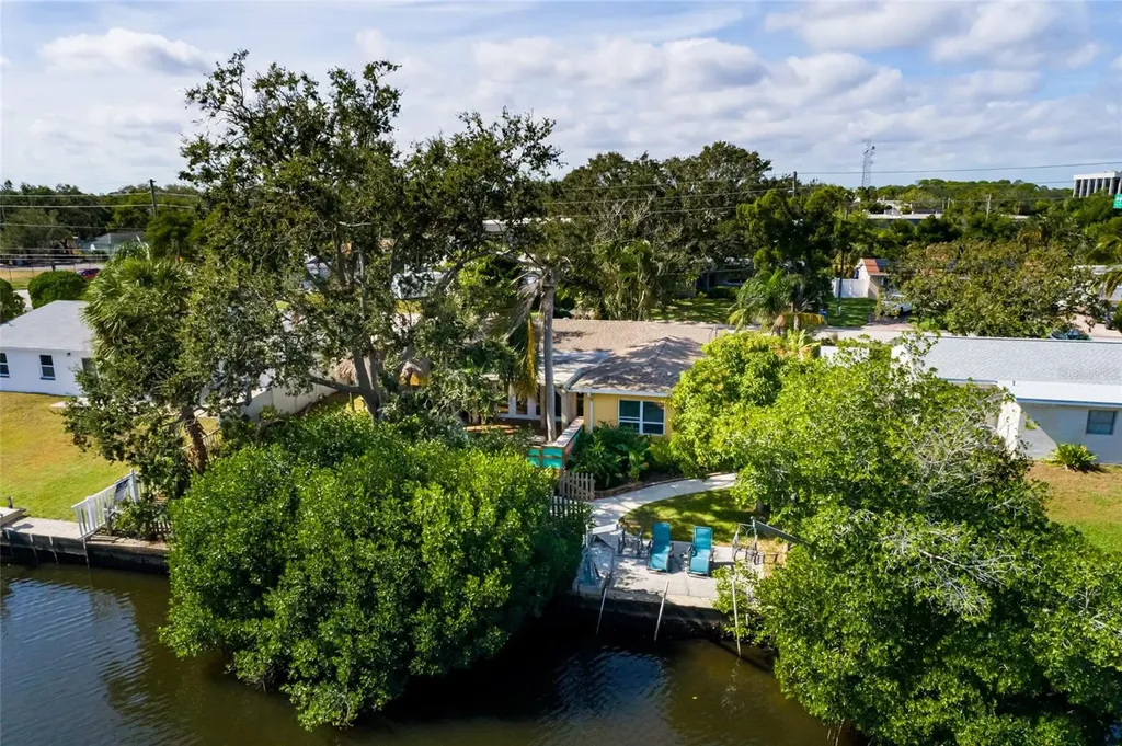 9665 2nd Street N St Petersburg FL 33702