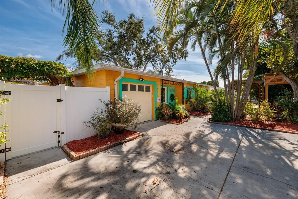 9665 2nd Street N St Petersburg FL 33702