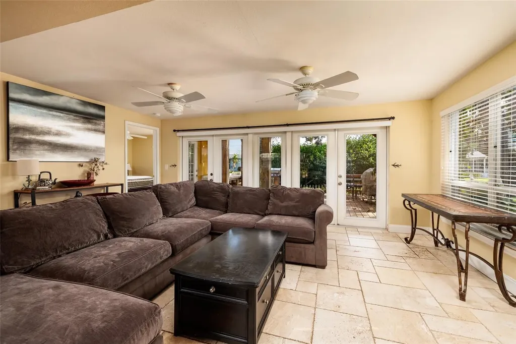 9665 2nd Street N St Petersburg FL 33702