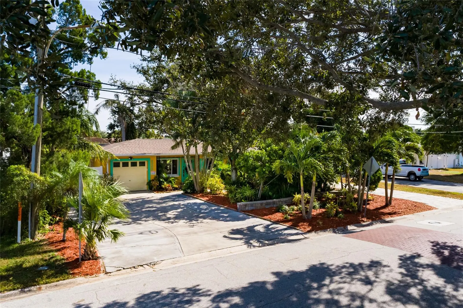 9665 2nd Street N St Petersburg FL 33702