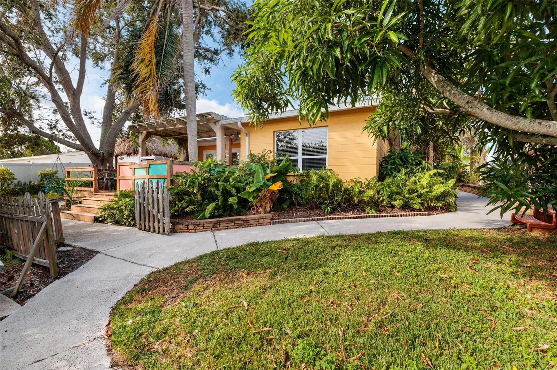 9665 2nd Street N St Petersburg FL 33702