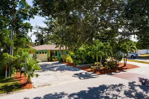 9665 2nd Street N St Petersburg FL 33702
