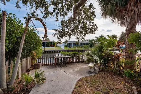 9665 2nd Street N St Petersburg FL 33702