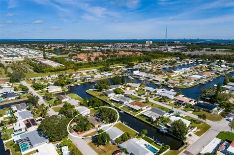 9665 2nd Street N St Petersburg FL 33702