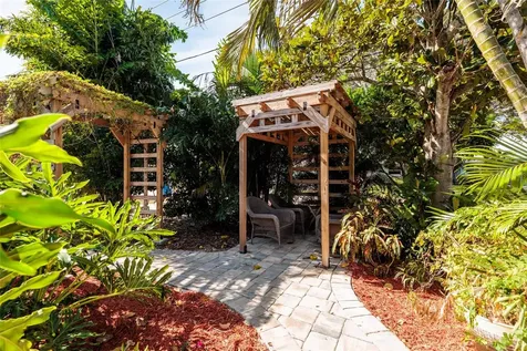9665 2nd Street N St Petersburg FL 33702