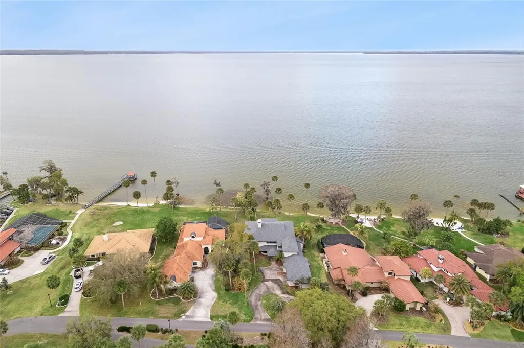 303 Waterwood Drive Yalaha FL 34797