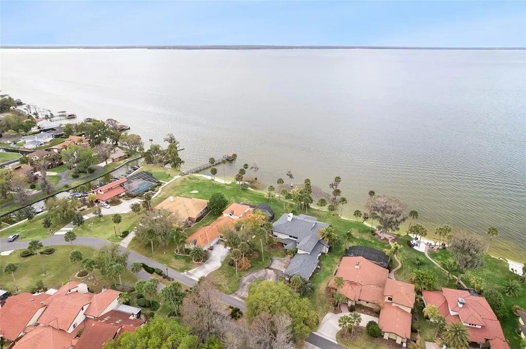 303 Waterwood Drive Yalaha FL 34797