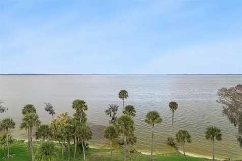 303 Waterwood Drive Yalaha FL 34797