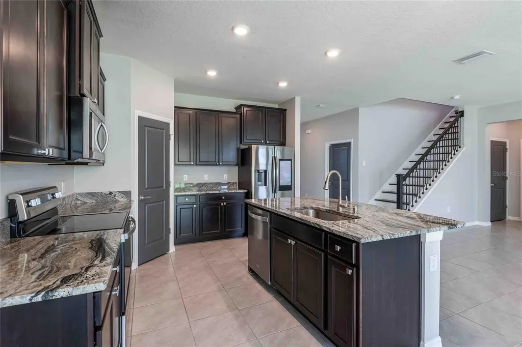 16620 Mooner Plank Circle Wimauma FL 33598