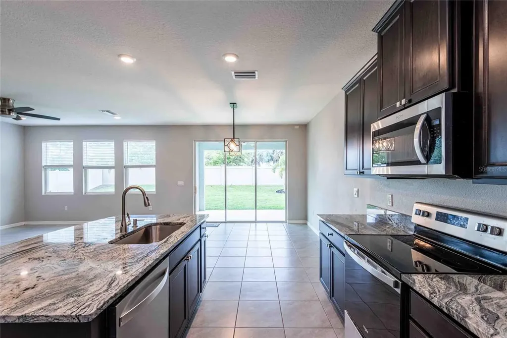16620 Mooner Plank Circle Wimauma FL 33598