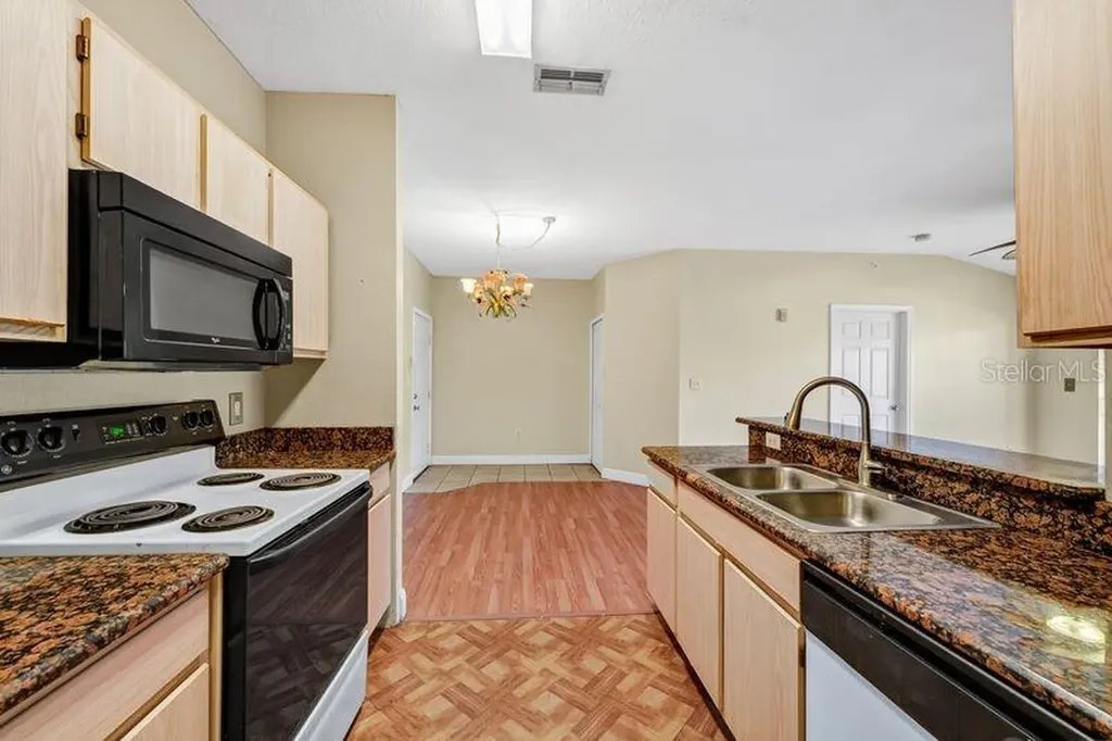 5471 Vineland Road Orlando FL 32811