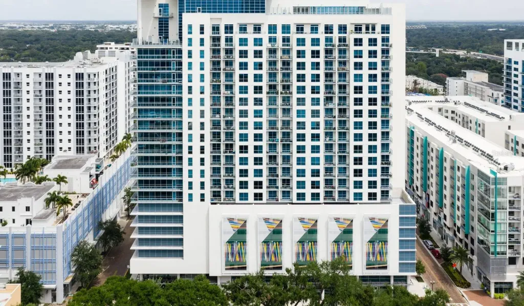 100-2 Lake Avenue Orlando FL 32801