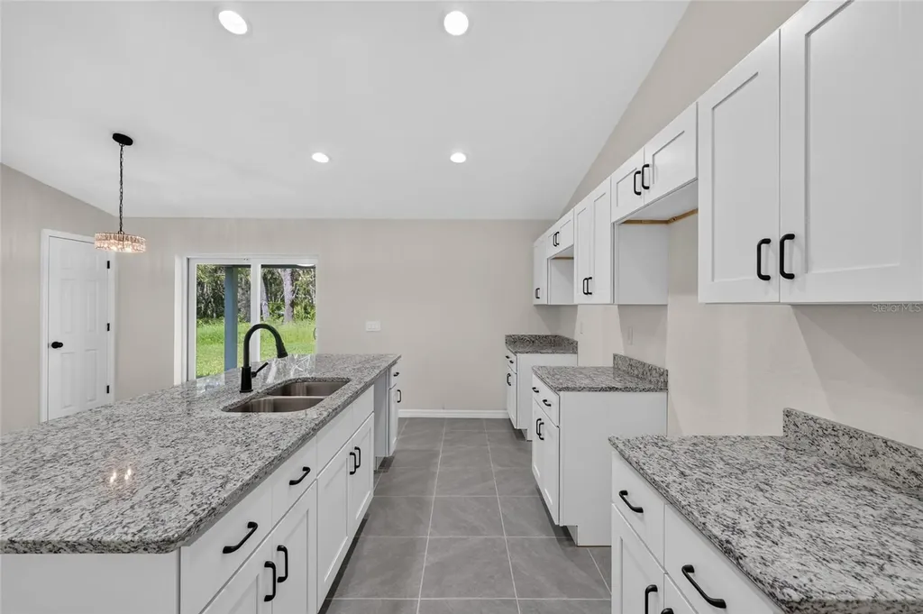 6 Bay Pass Terrace Ocklawaha FL 32179