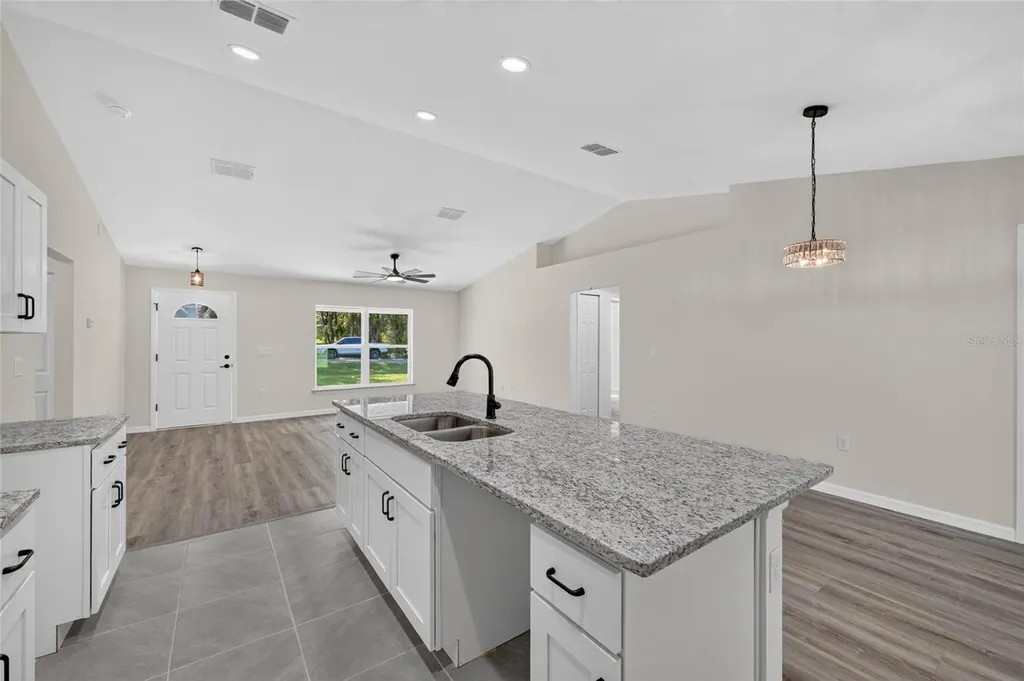 6 Bay Pass Terrace Ocklawaha FL 32179