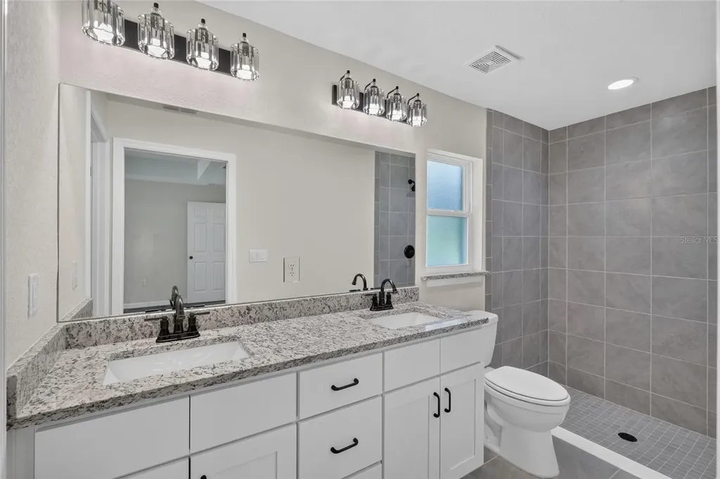 6 Bay Pass Terrace Ocklawaha FL 32179