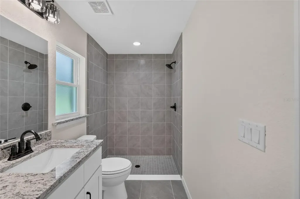 6 Bay Pass Terrace Ocklawaha FL 32179