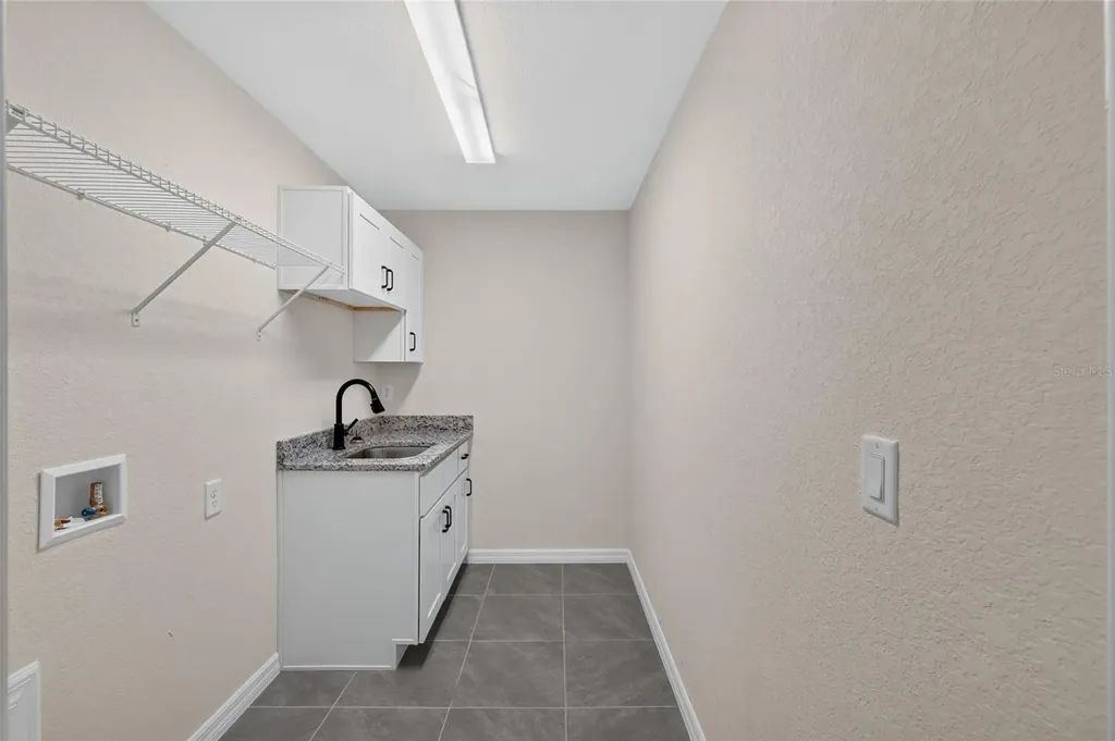 6 Bay Pass Terrace Ocklawaha FL 32179