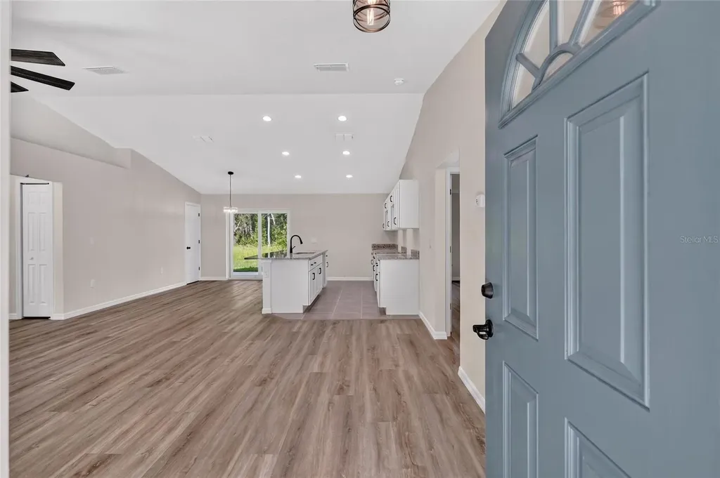 6 Bay Pass Terrace Ocklawaha FL 32179
