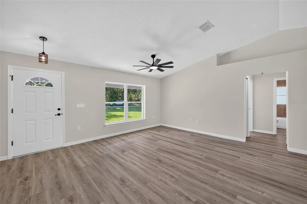 6 Bay Pass Terrace Ocklawaha FL 32179