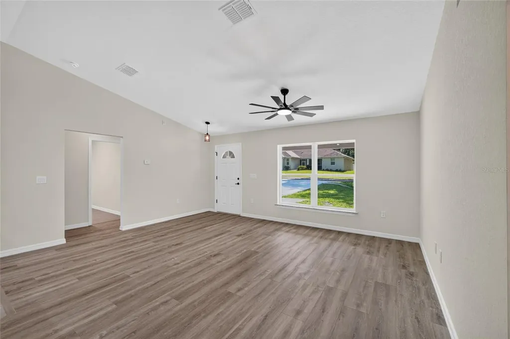 6 Bay Pass Terrace Ocklawaha FL 32179