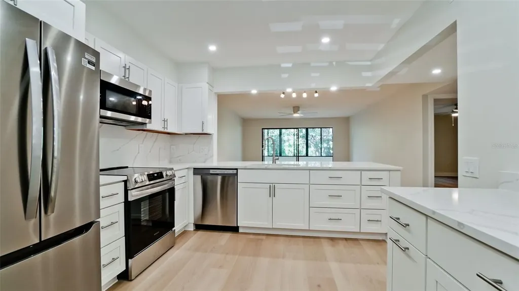 542 542 Lakeside Drive Bradenton FL 34210