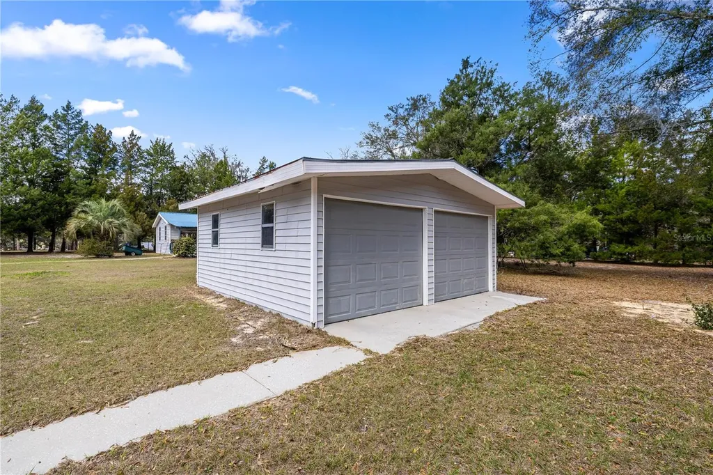 17645 NE 61st Street Road Silver Springs FL 34488