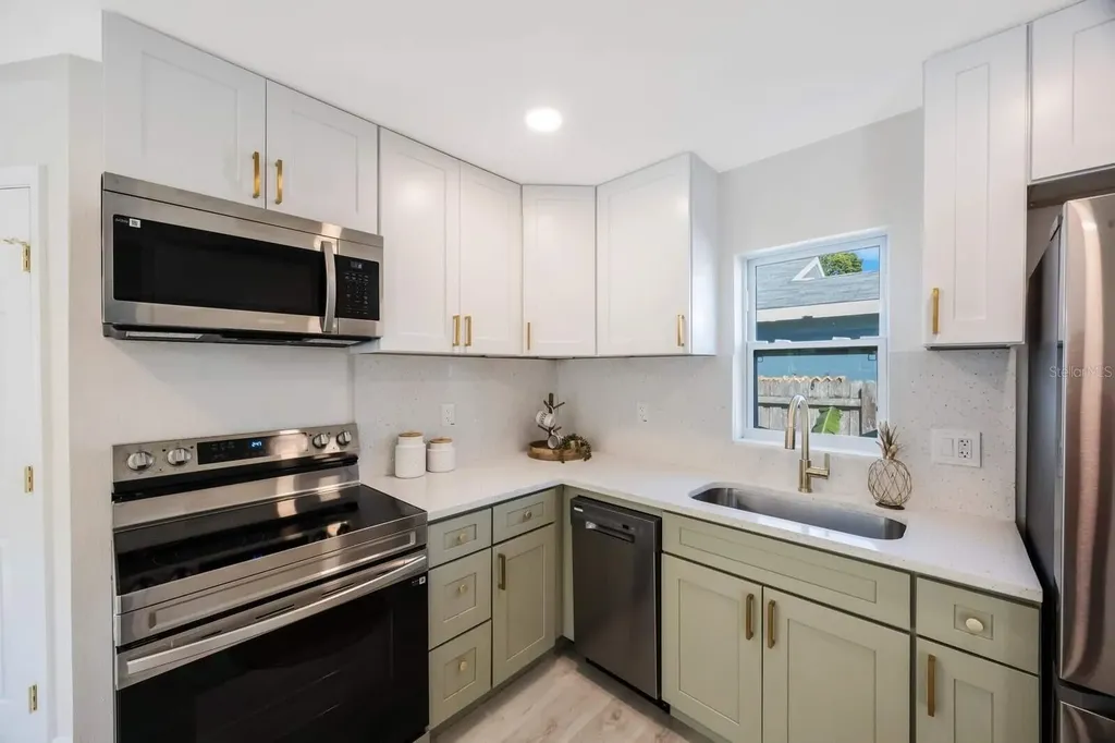 1160 36th Avenue N St Petersburg FL 33704