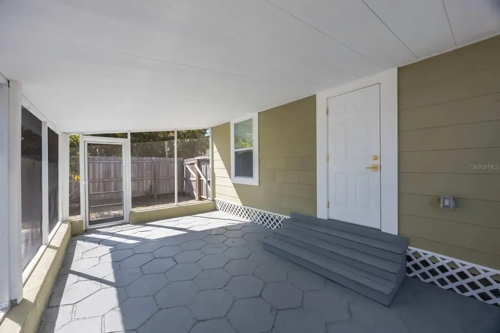 1160 36th Avenue N St Petersburg FL 33704