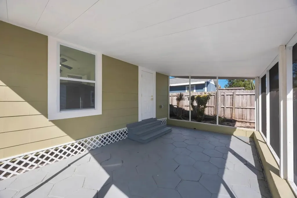 1160 36th Avenue N St Petersburg FL 33704