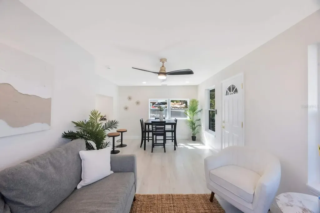 1160 36th Avenue N St Petersburg FL 33704