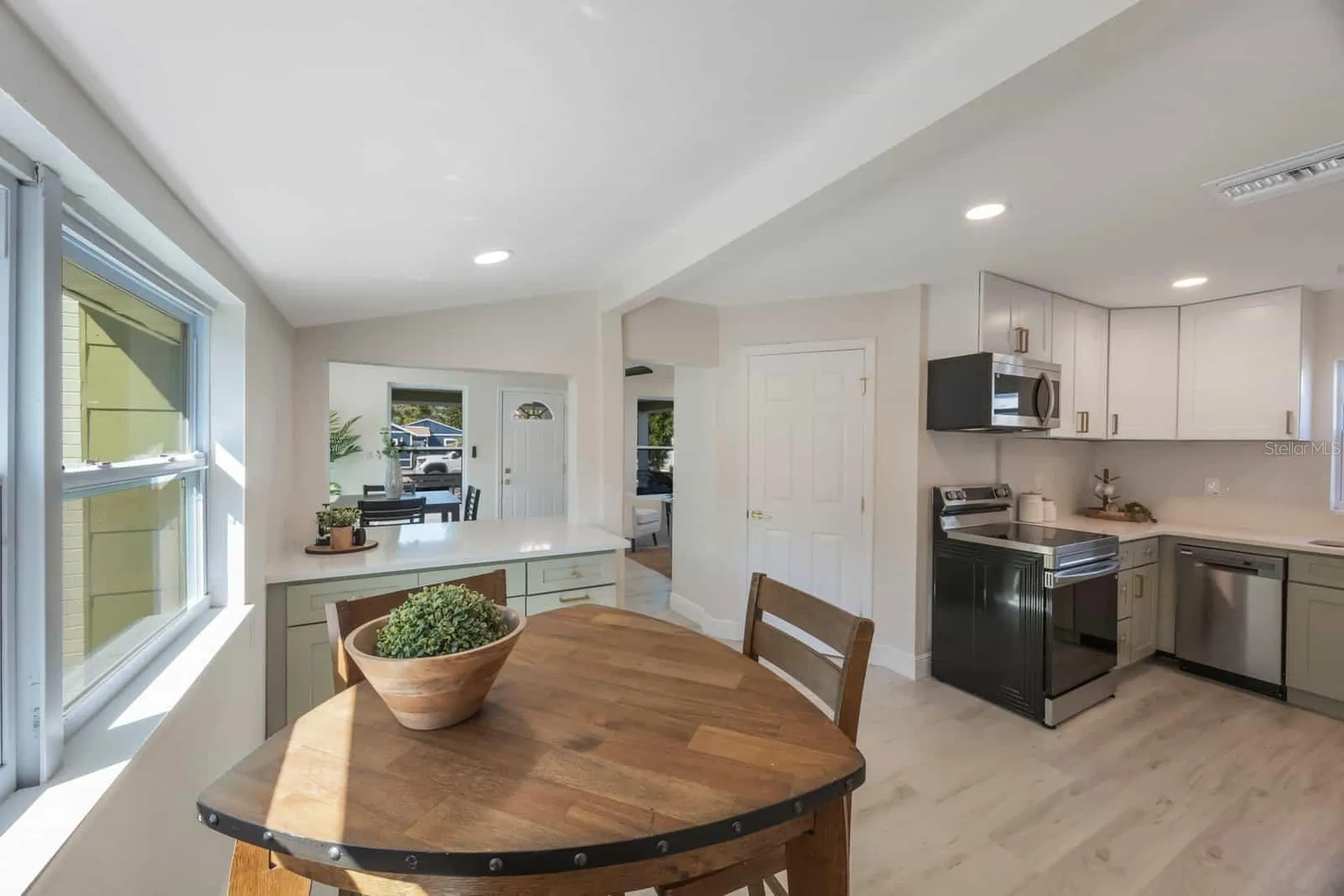 1160 36th Avenue N St Petersburg FL 33704