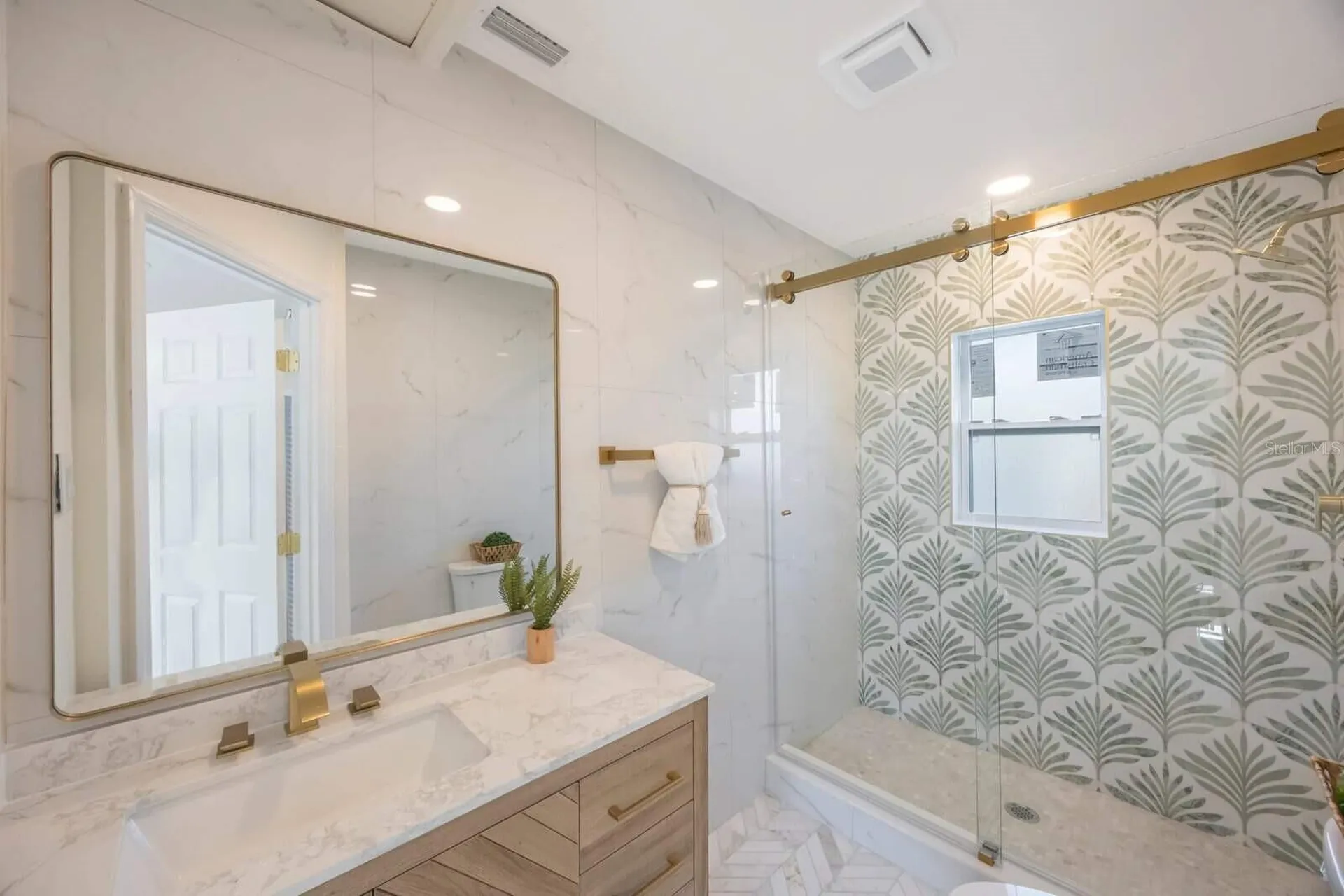1160 36th Avenue N St Petersburg FL 33704