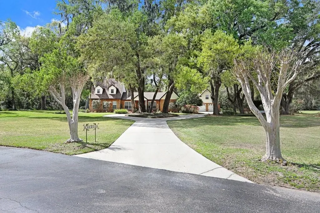 36805 Waterfall Drive Dade City FL 33525