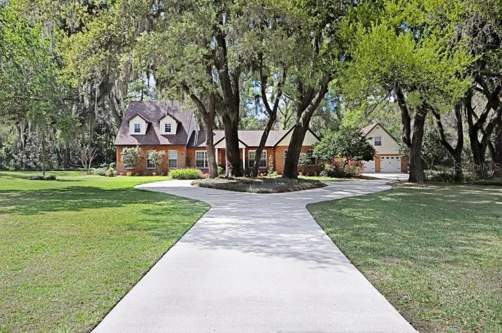 36805 Waterfall Drive Dade City FL 33525