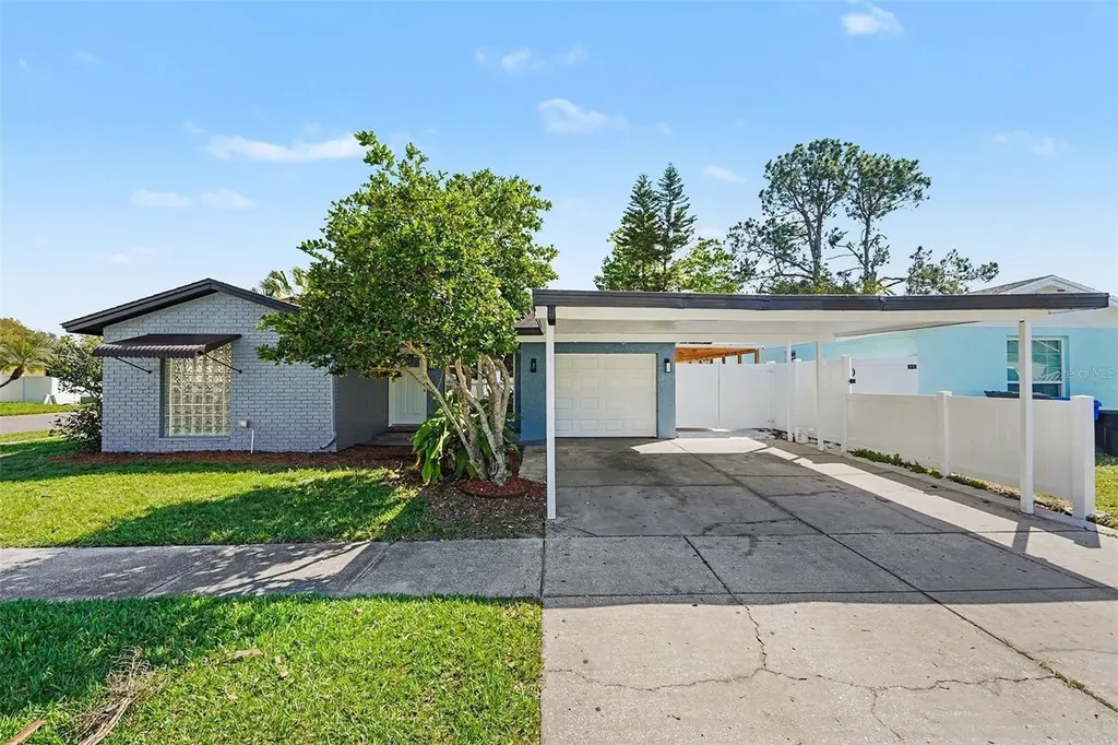 8907 Leeward Drive Tampa FL 33634