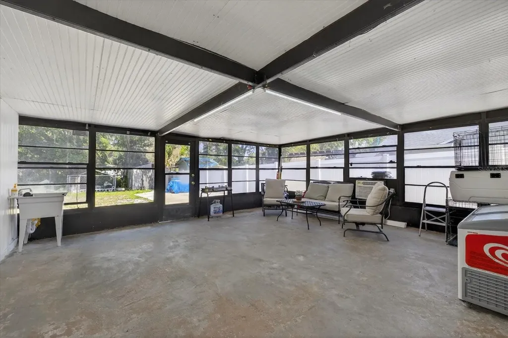 6816 E Creek Drive Tampa FL 33615