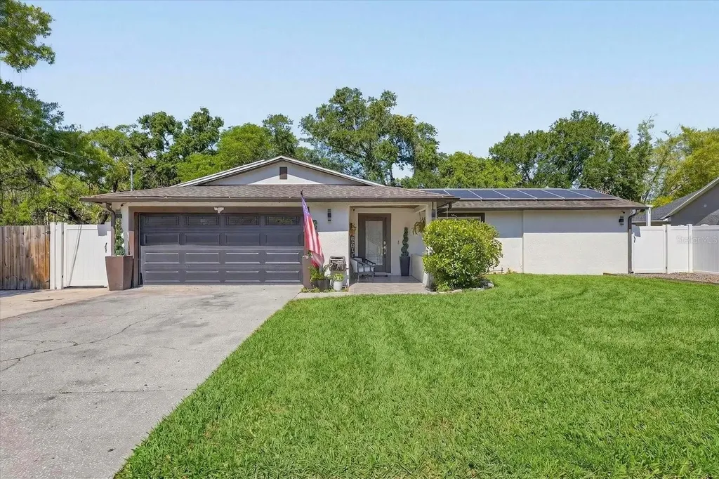6816 E Creek Drive Tampa FL 33615